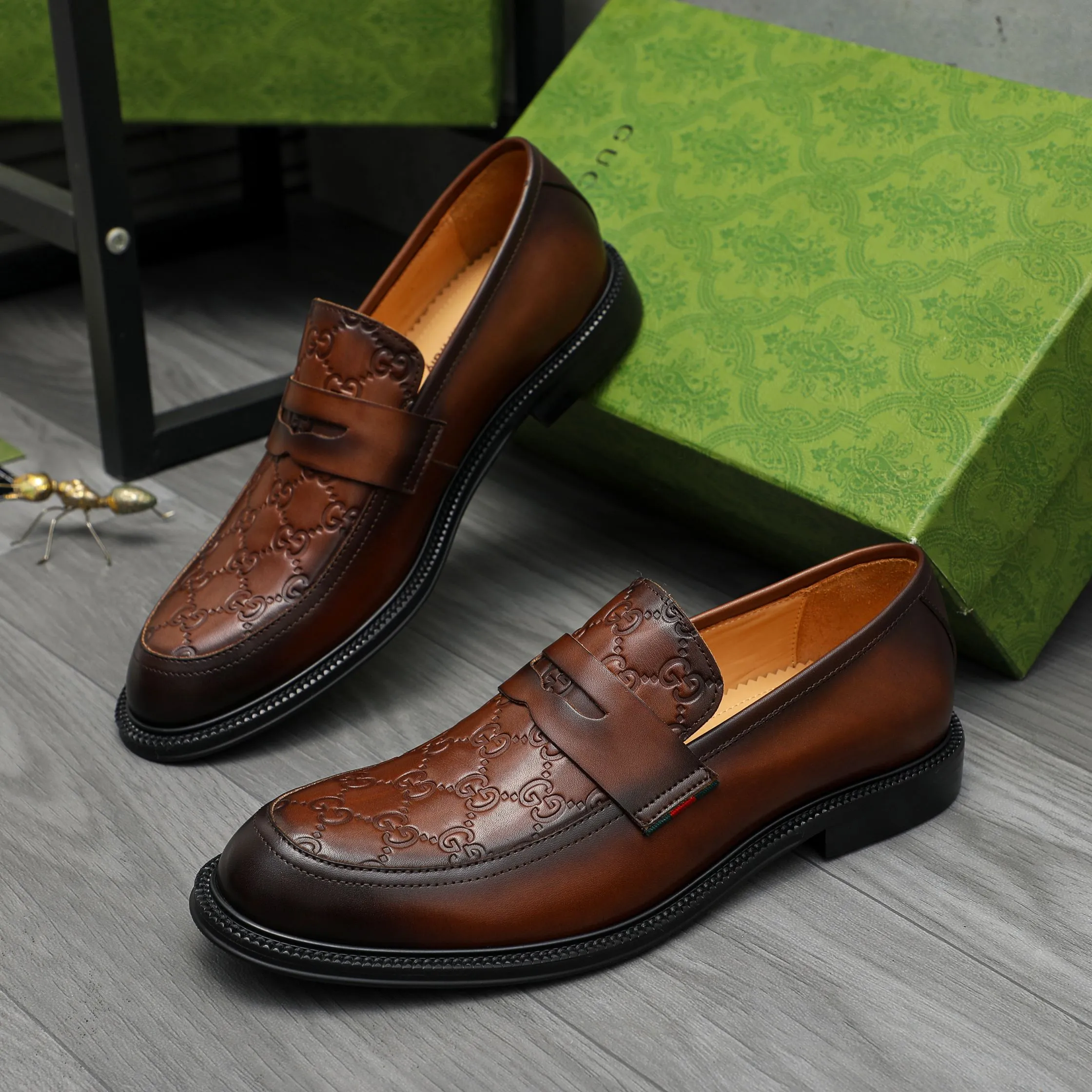 Men's shoes 💰p500 Product trademark: GUCCI "Gucci" business slip-on leather shoes Regular size: 38-46 (38.45.46 custom-made, non-returnable) Product materials: Selected high-quality color-brushed cowhide embossed upper, cowhide lining, original rubber outsole